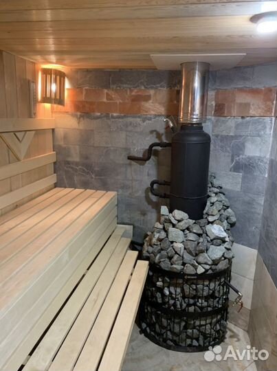 Баня - дом и мангал территорией для пикника