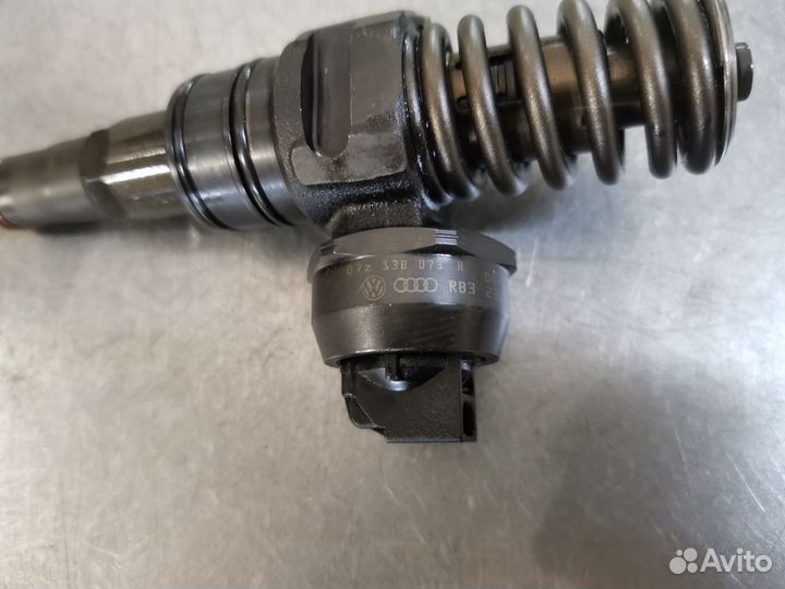 Форсунка топливная Volkswagen V10 4,9 07Z130073H