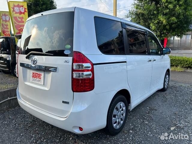 Toyota Noah 2.0 AT, 2012, 87 937 км