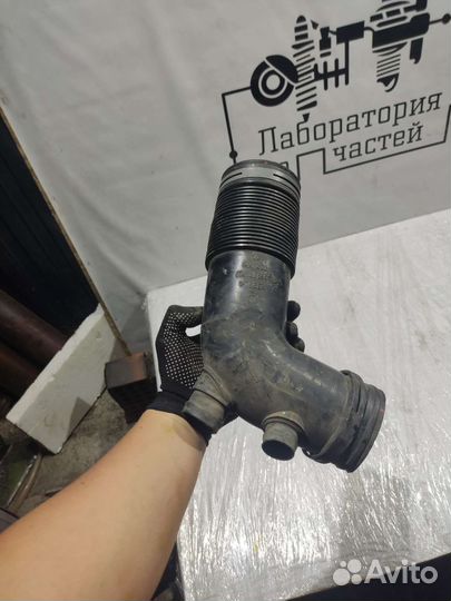 Патрубок воздушного фильтра Volkswagen Jetta 5