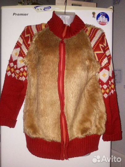 Кофта советских времён на замке