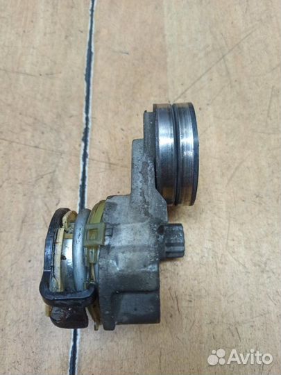 Натяжной ролик приводного ремня Opel Astra H