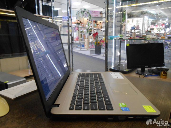 Ноутбук Asus i3 + GeForce 920M 2GB