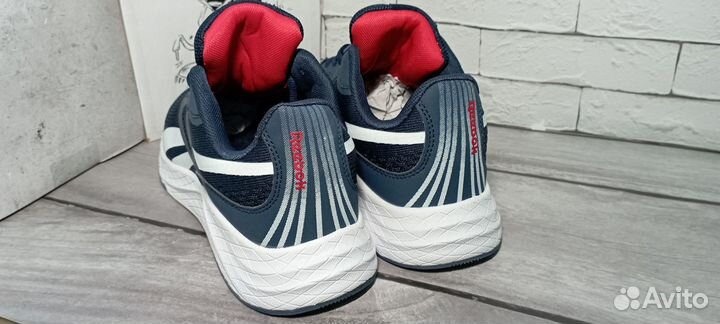 Кроссовки Reebok беговые и для зала