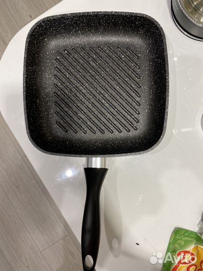 Сковорода гриль новая