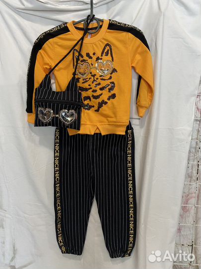 Блузы новые школьные