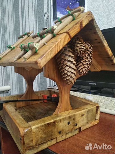 Кормушка для птиц из дерева