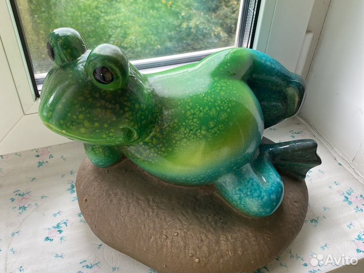 Лягушка садовая фигурка