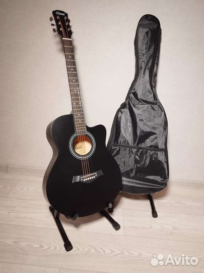 Гитара с чехлом