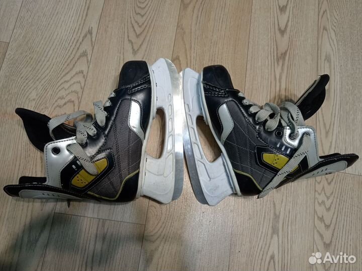 Коньки хоккейные