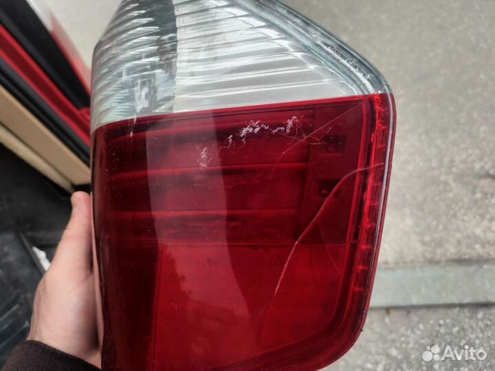 Задние правые фонари e83