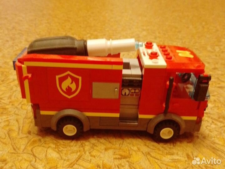 Оригинальное лего. Пожарная машина