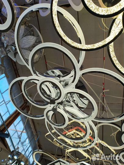 Люстры и светильники