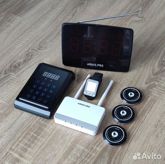 Кнопка вызова официанта в комллекте с часами табло