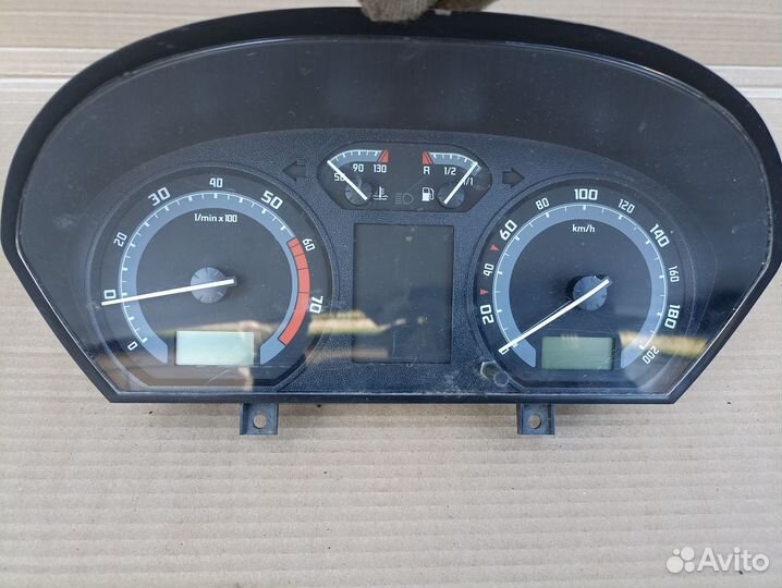 Панель приборов Skoda Fabia
