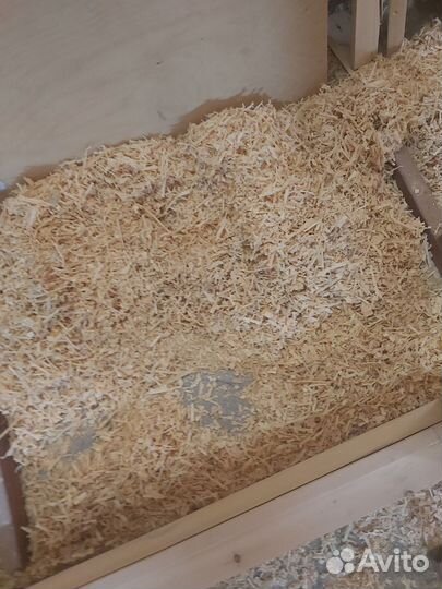 Сухие опилки в мешках