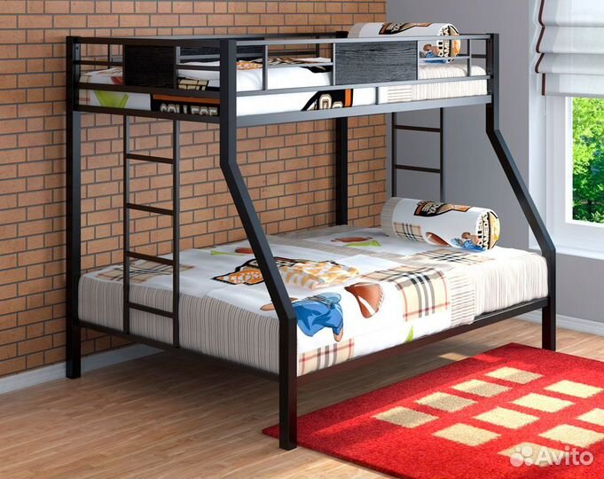 Двухъярусная кровать с двумя лестницами