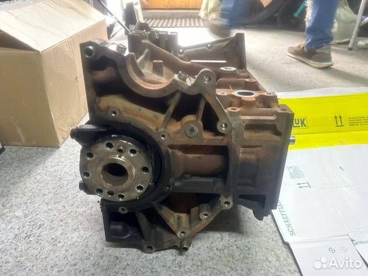 Блок цилиндров Ford tranzit 2018 1786610 2.2D