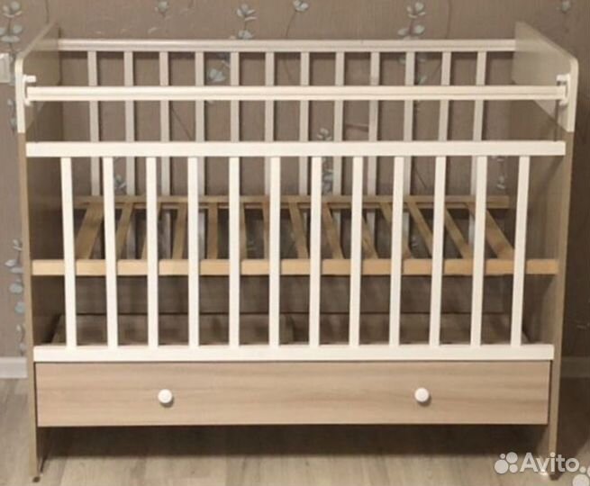Пеленальный комод и детская кроватка