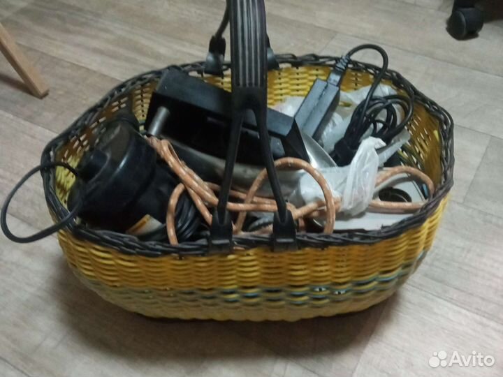 Корзина с запчастями