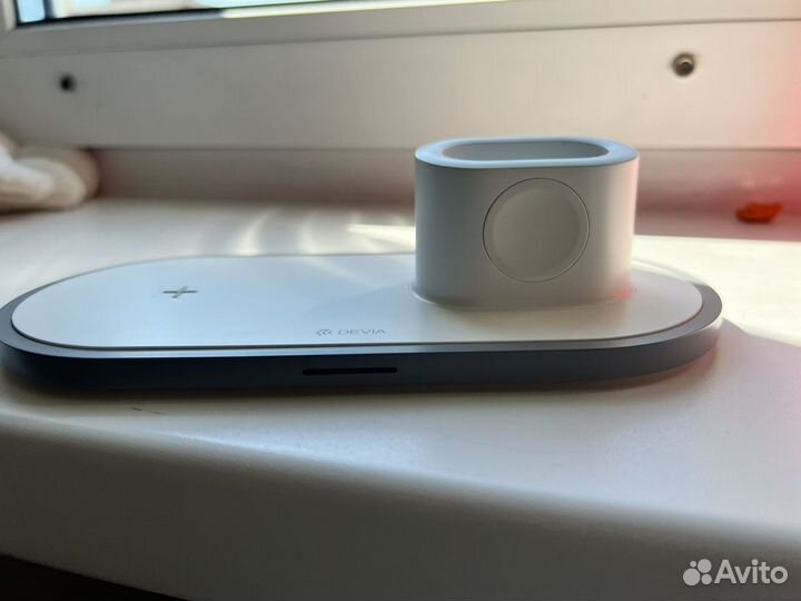 Беспроводное зарядное устройство iPhone 3 в 1