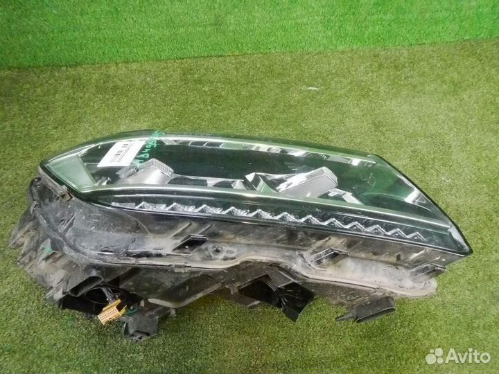 Фара правая Volkswagen Tiguan