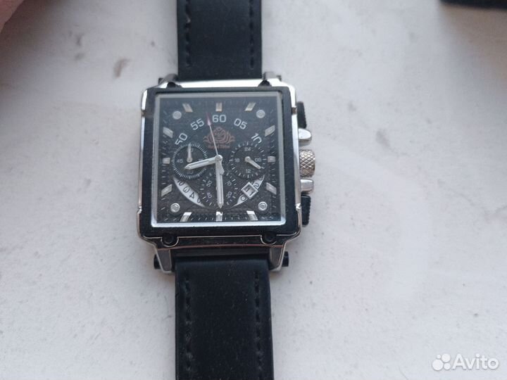 Часы кварцевые, новые