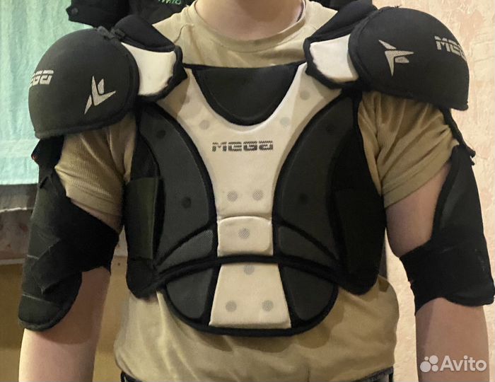 Нагрудник хоккейный l