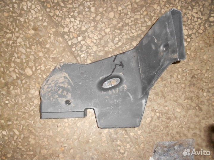 Воздуховод (Lexus LX)