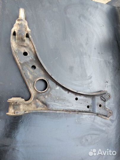 Рычаг передний правый Volkswagen Golf 5 Plus 1.4