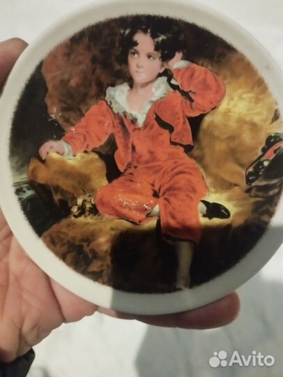 Тарелка настенная Мальчик в красном