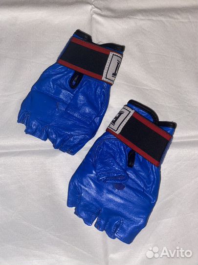 Боксерские перчатки с открытыми пальцами