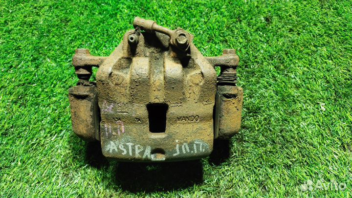 Суппорт тормозной передний правый Opel Astra J
