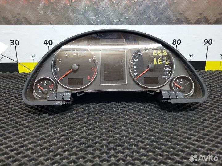 Щиток приборов Audi A4 B7 BWE 2.0T 2006