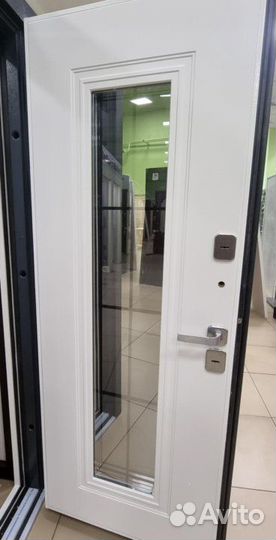 Дверь входная металлическая со стеклом