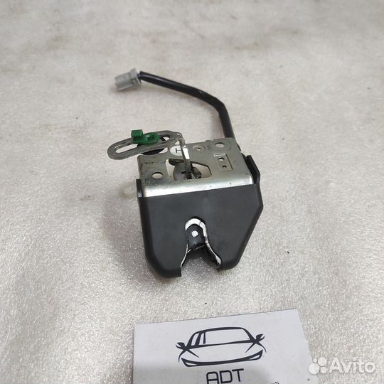 Замок крышки багажника Honda Civic 8 4D седан