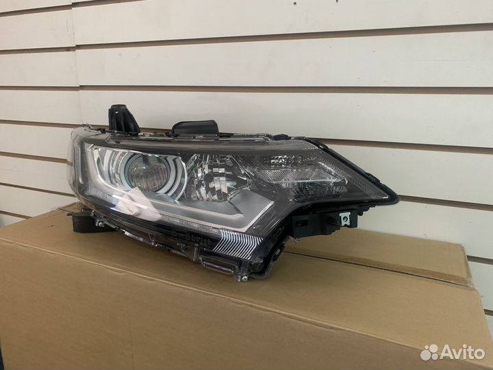 Фара правая Mitsubishi Outlander 3 галоген, дхо