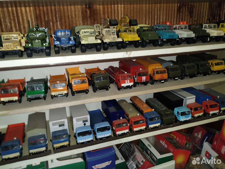 Модель автомобиля 1:43