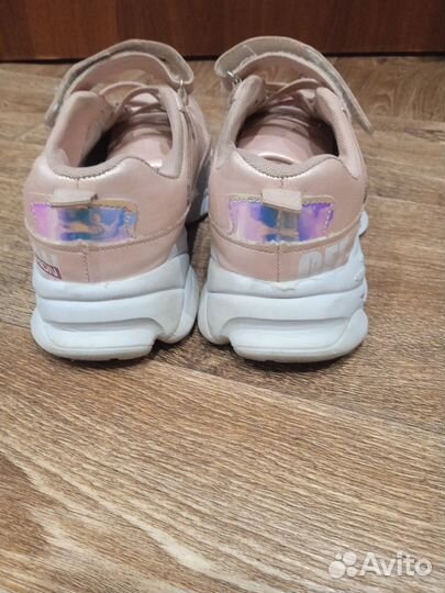 Кроссовки для девочки