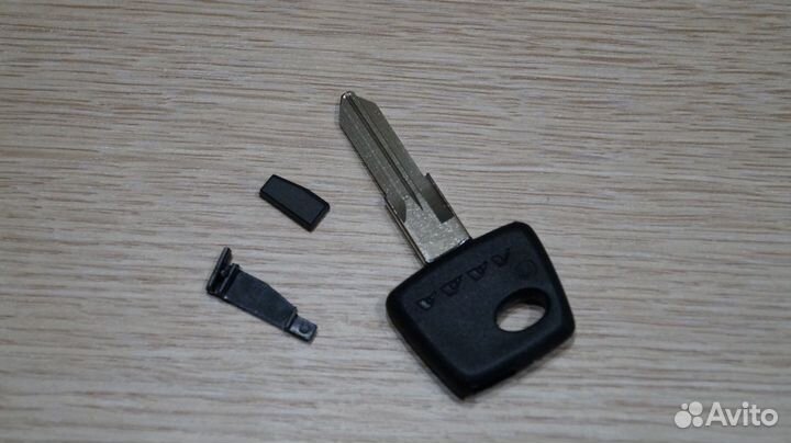 Чип-ключ Гранта FL с чипом и лезвием Рено vac102