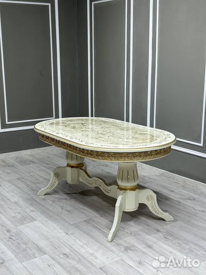 Стол и стулья в гостиную. В наличии