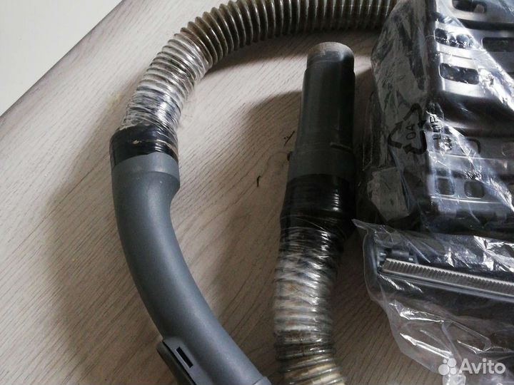 Моющий пылесос Zelmer Aquawelt Quattro ZVC 763