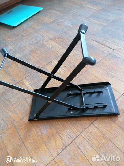 Подставка под ногу гитариста