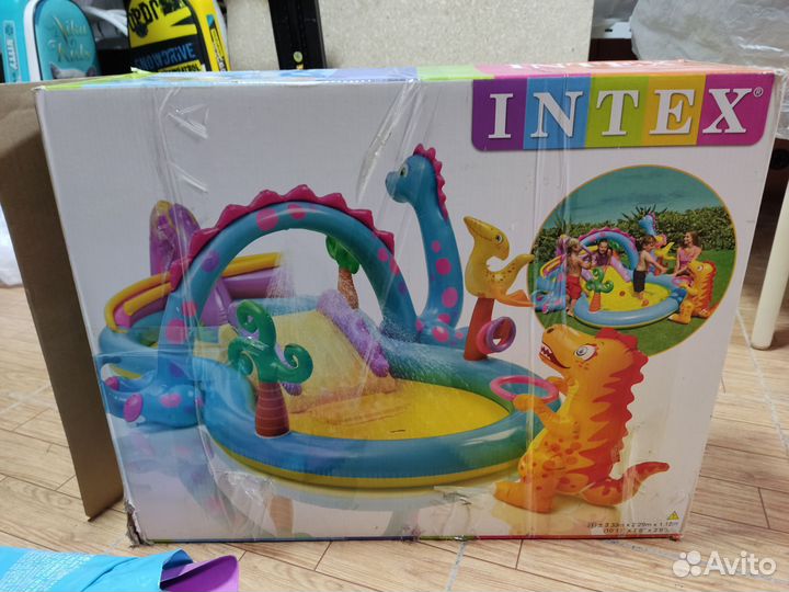 Детский бассейн (игровой центр)