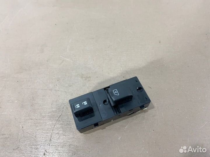 Кнопки стеклоподъёмника передние правые Infiniti