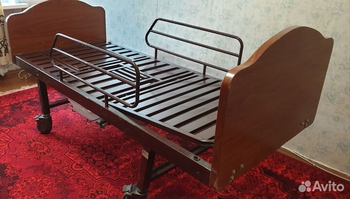 Медицинская кровать