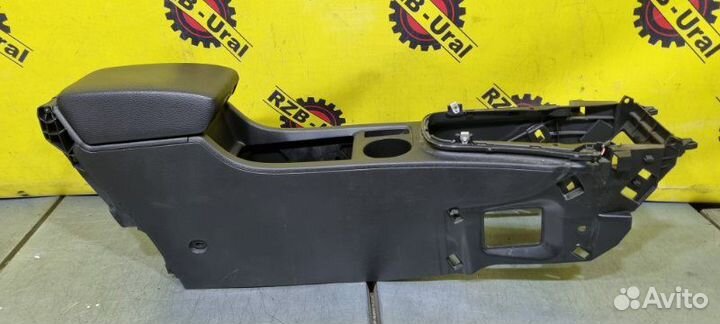 Центральная консоль с подлокотником Opel Astra J