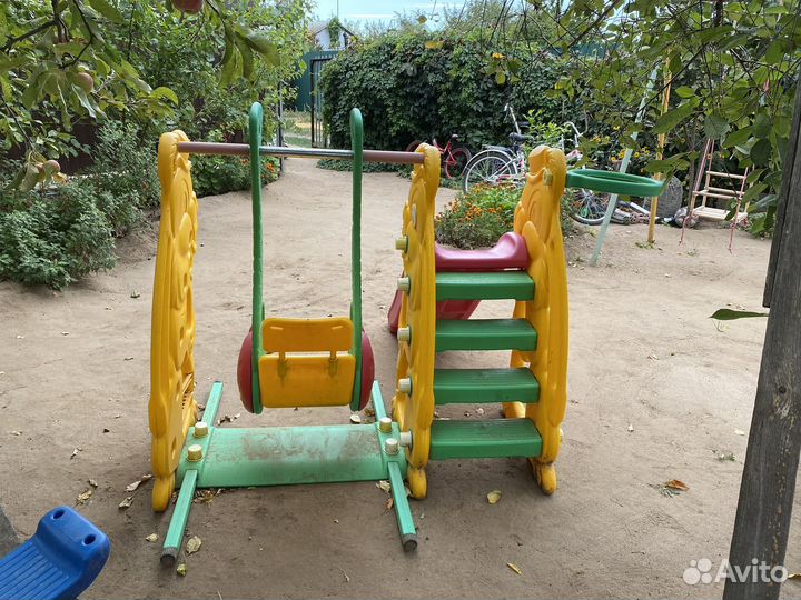 Детская уличная горка с качелями