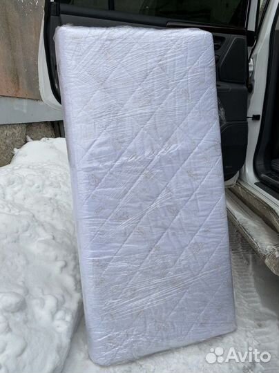 Кроватка с матрасом