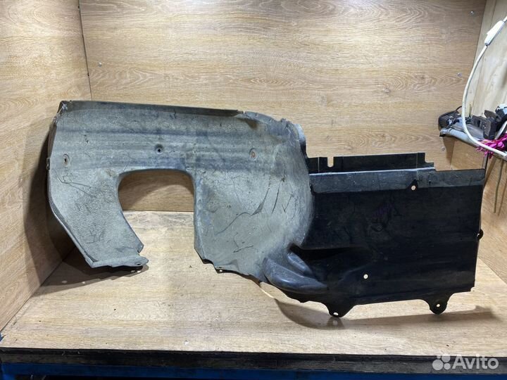 Подкрылок передний левый BMW E46 170483